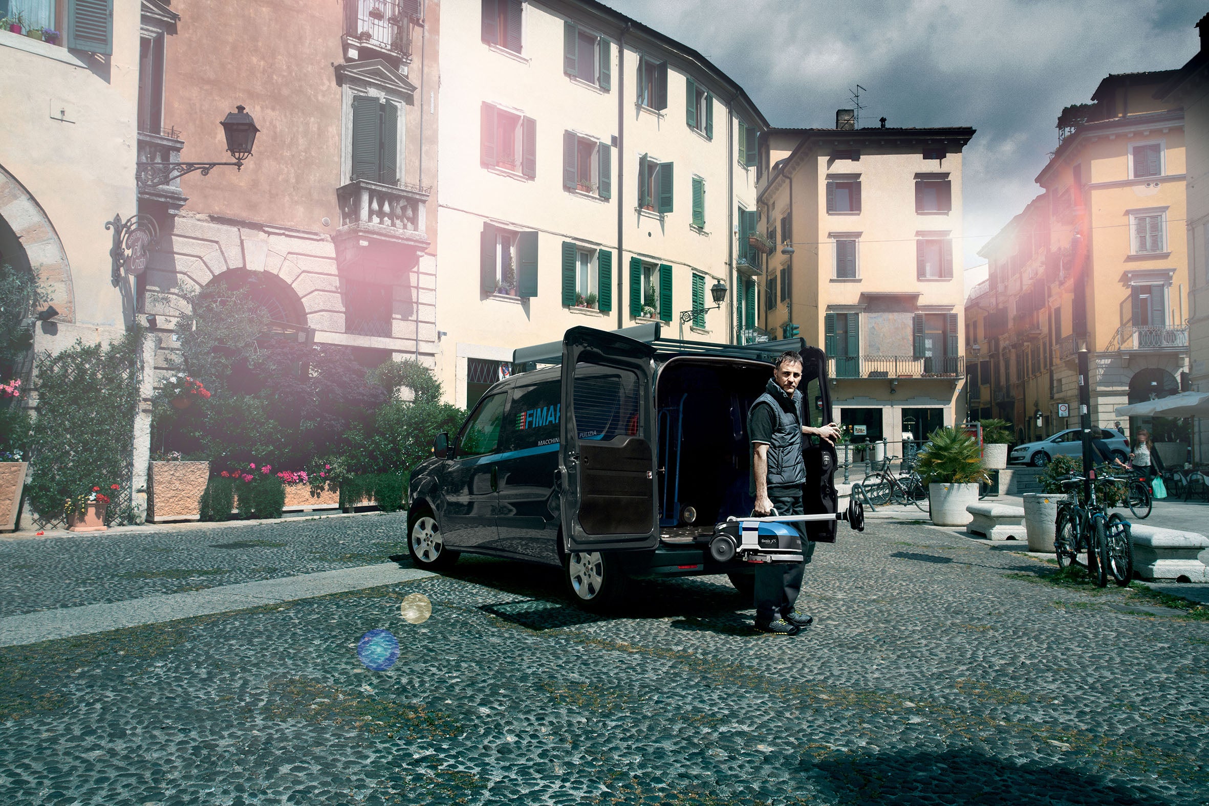 GENIE XS Ladegerät Stecker UK mit Bürste PPL 0,3